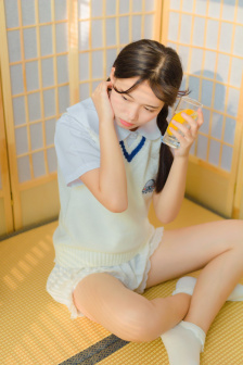 我同桌摸了我下面摸出水了